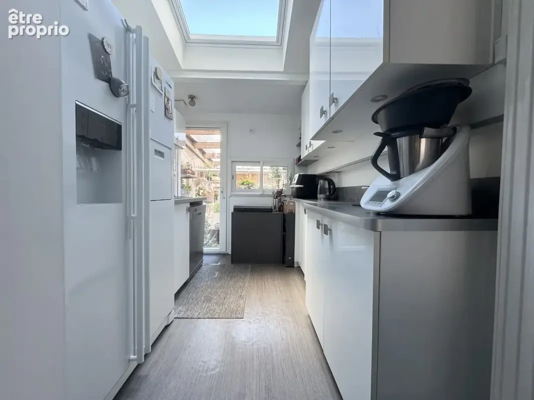 Jolie maison de ville avec 5 chambres, terrasse et stationnement privatif ! - photo 8