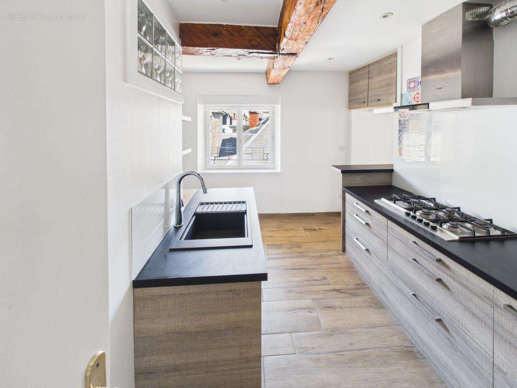 CHAMBÉRY HISTORIQUE - T4 de109.22m² en dernier étage avec cave et greniers - photo 7