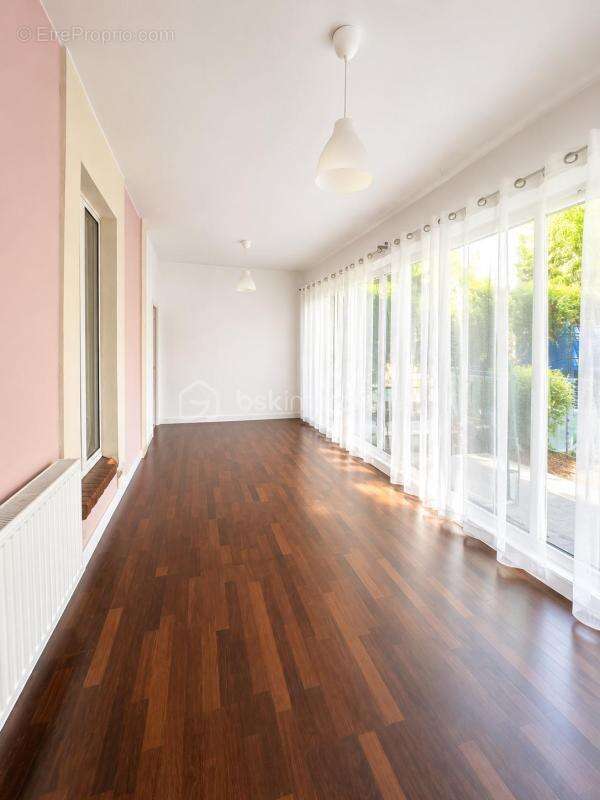 Colombes – maison d’architecte de 193 m² avec dépendance, sous-sol total et jardin paysager – un bien rare aux portes de paris - photo 7