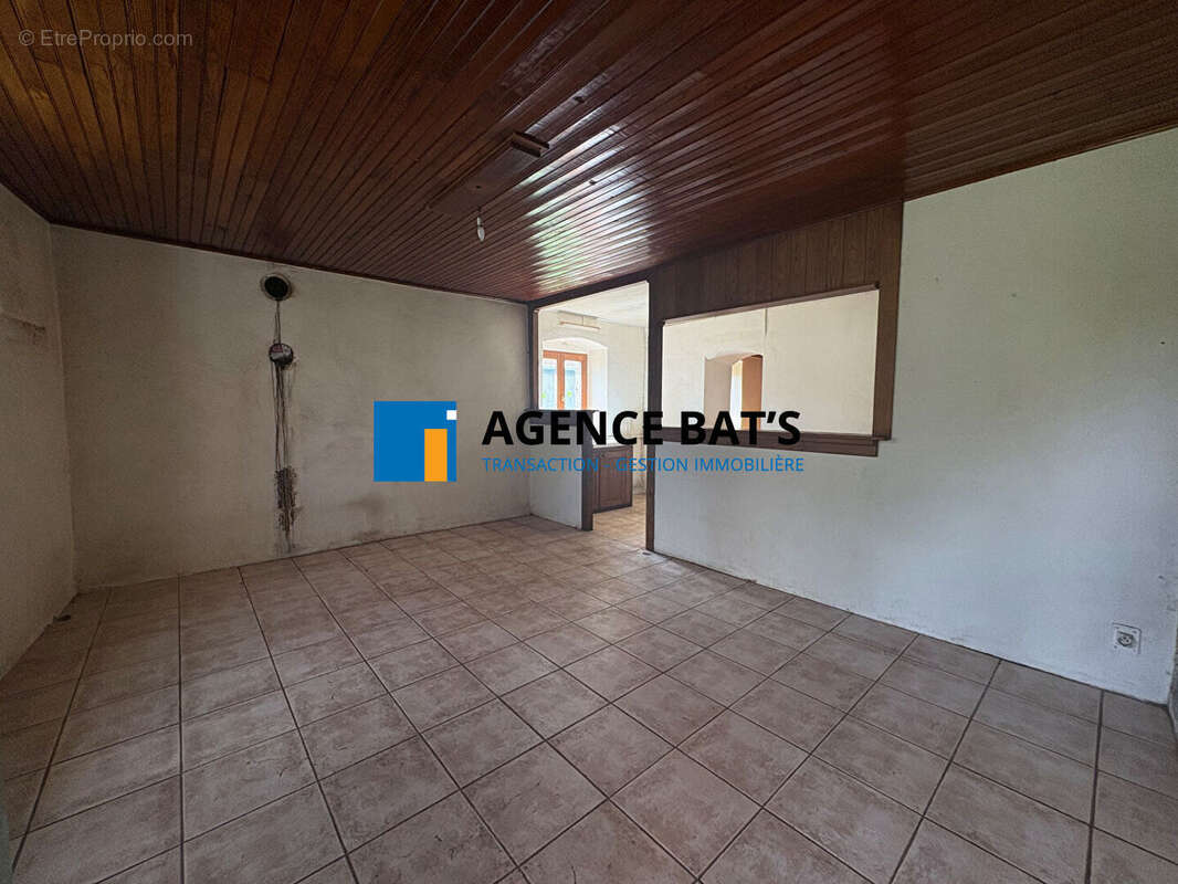 Photo 3 - Maison à SAINT-ROMAIN-LACHALM