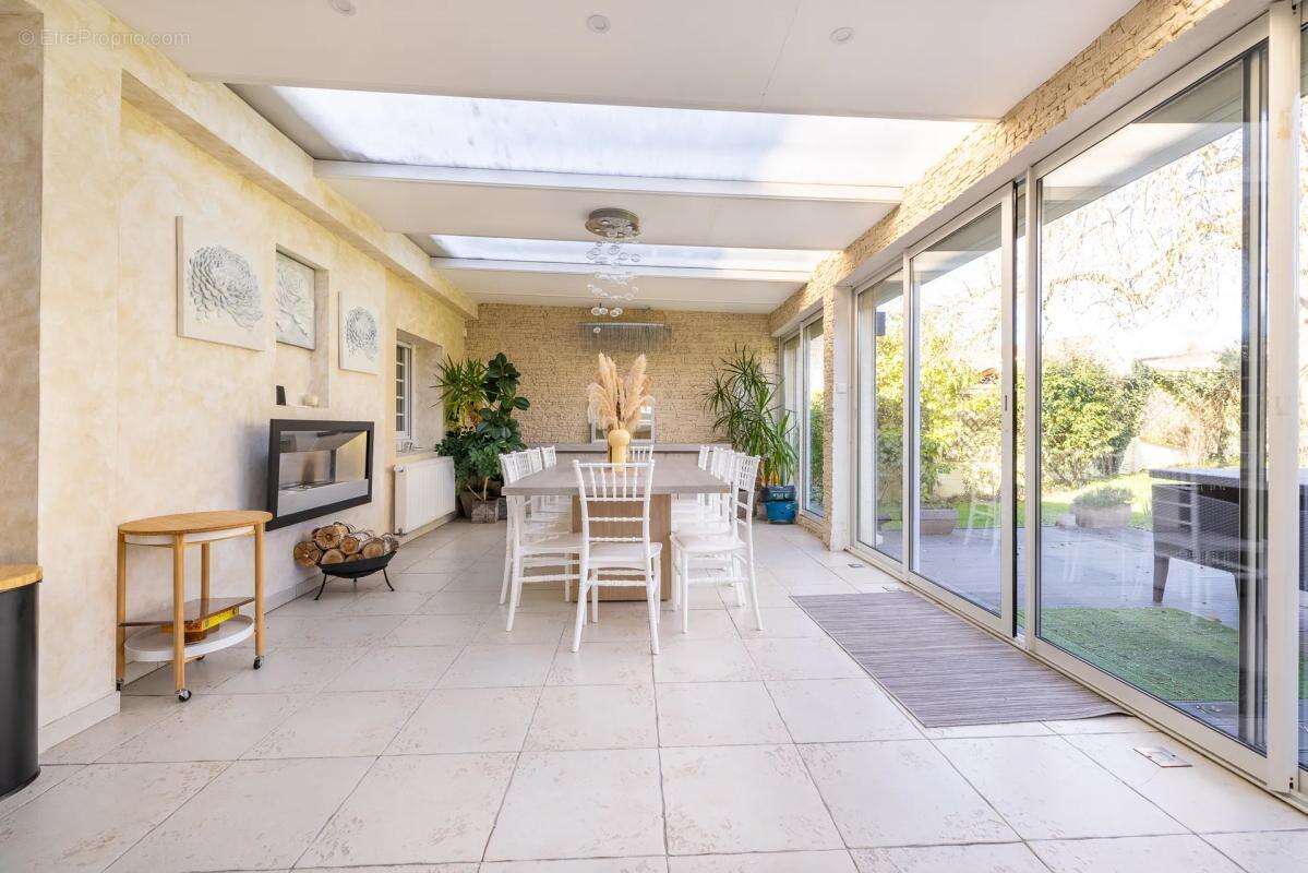 Maison à SAINTRY-SUR-SEINE