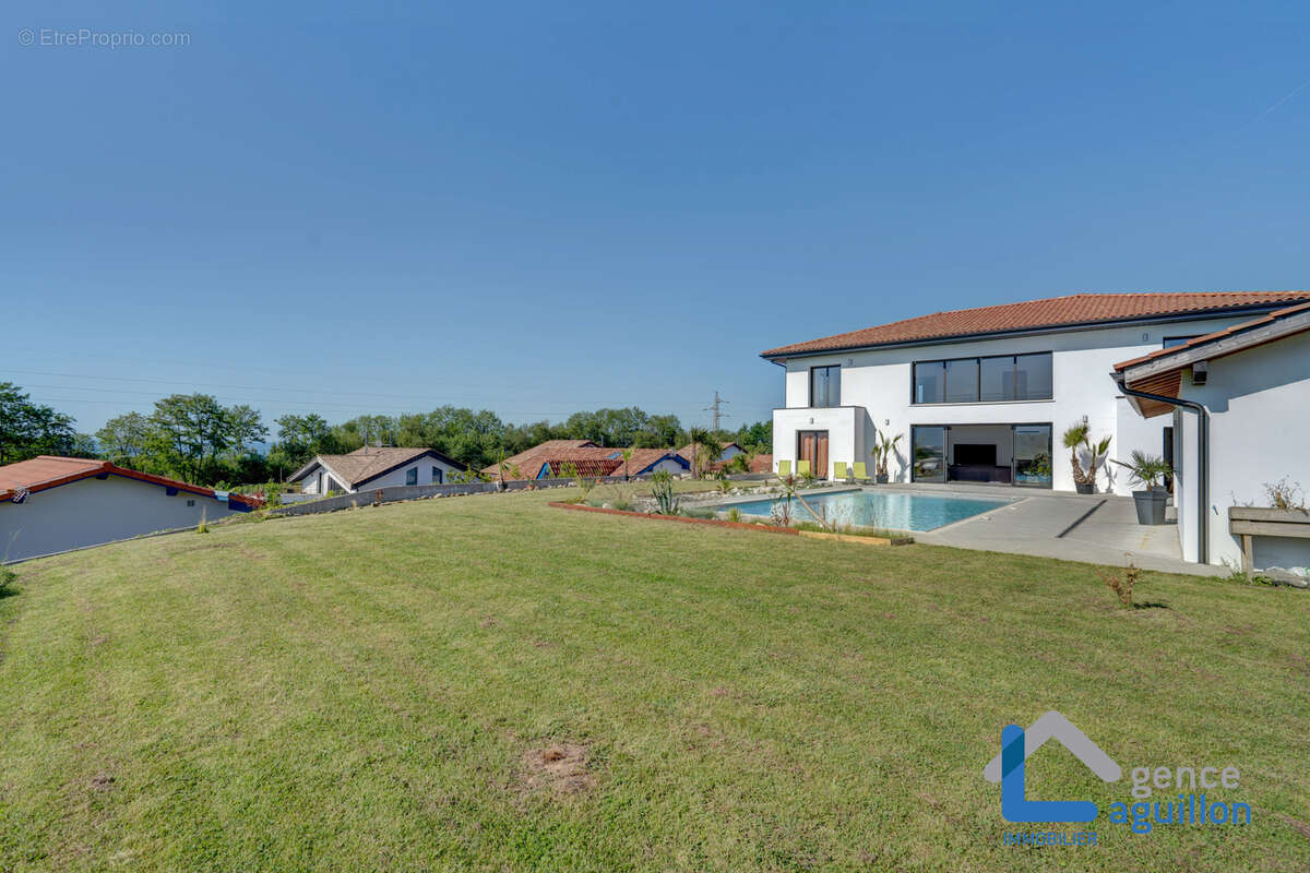 Propriété de prestige avec piscine et 2 studios indépendants à Hendaye - photo 26