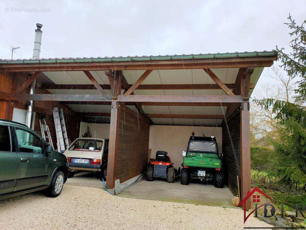 Maison à MONTCHARVOT