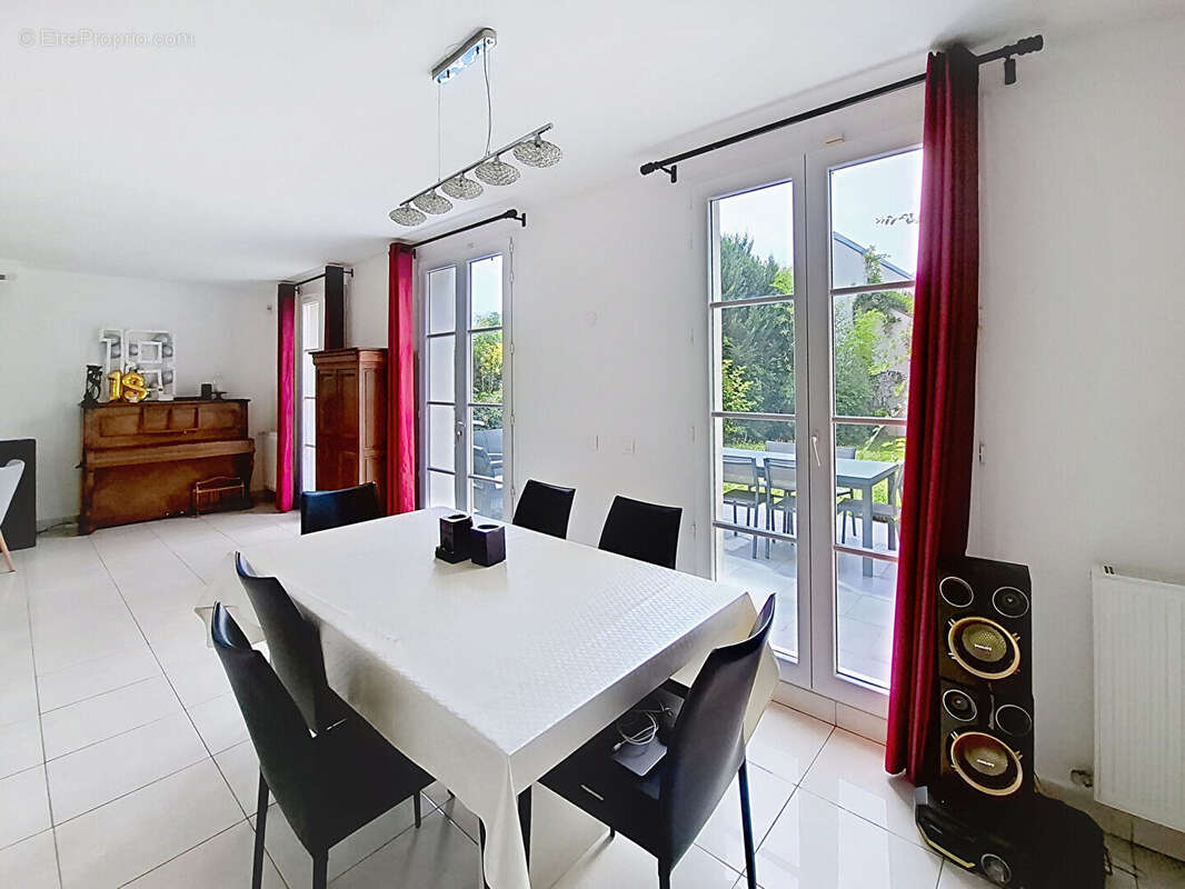 Maison à BAILLY-ROMAINVILLIERS