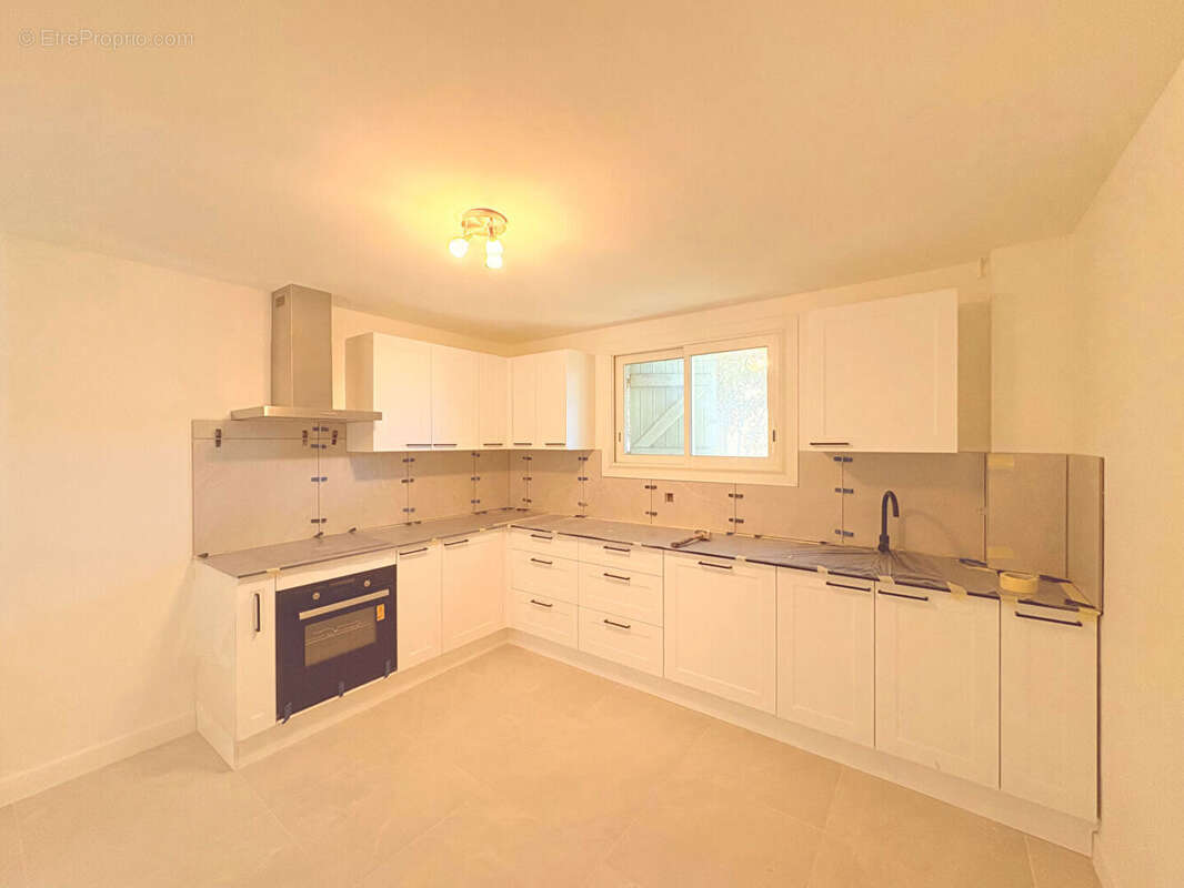 Maison à LA FARE-LES-OLIVIERS