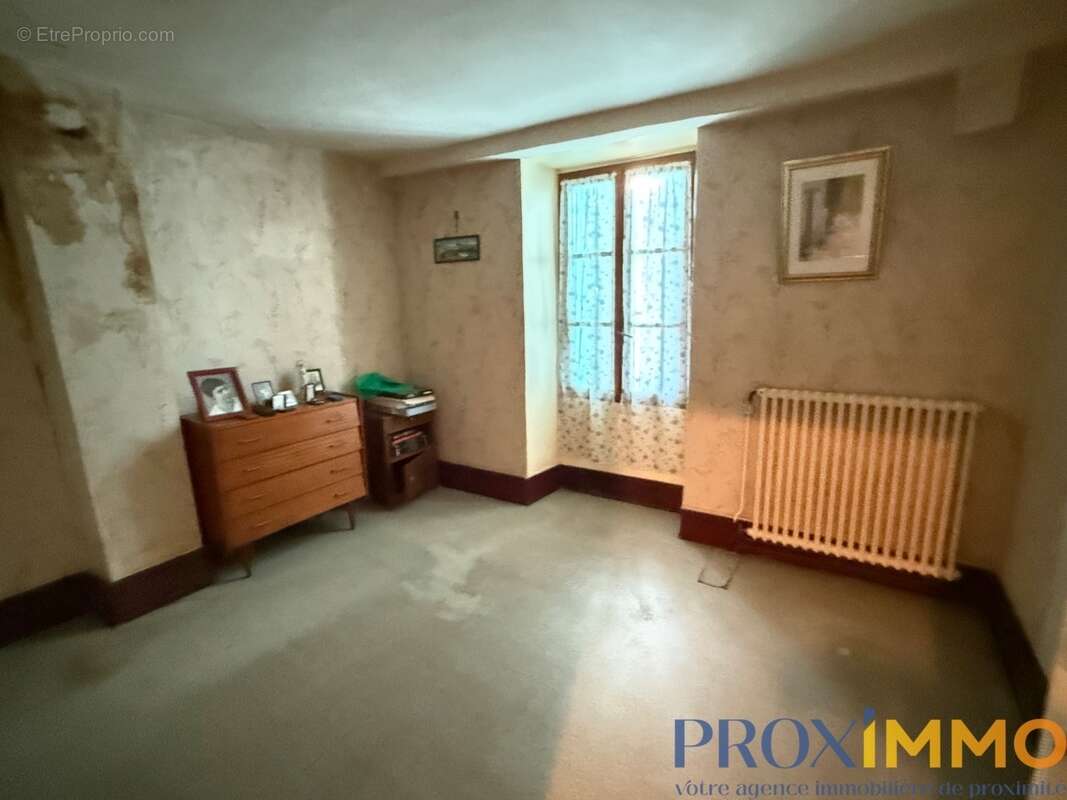 Maison à MIRIBEL-LES-ECHELLES