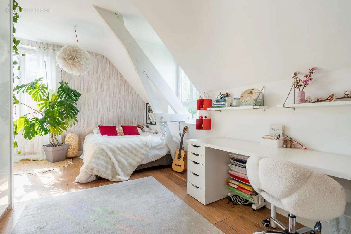 Maison de caractère de 145 m² avec jardin et sous-sol complet - photo 6