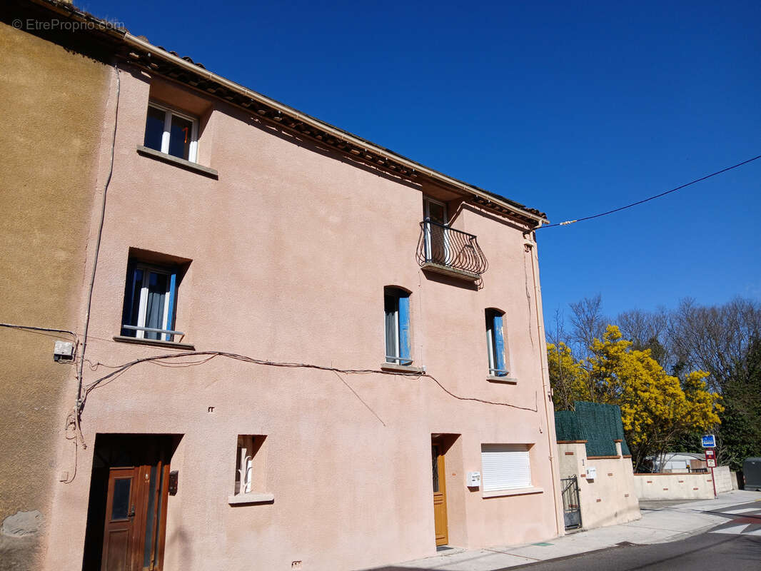 Appartement à REYNES