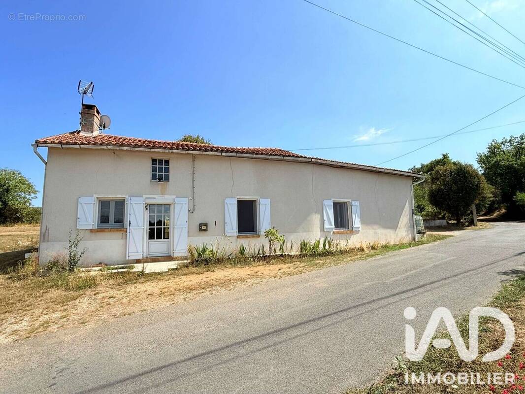 Photo 1 - Maison à AVAILLES-LIMOUZINE