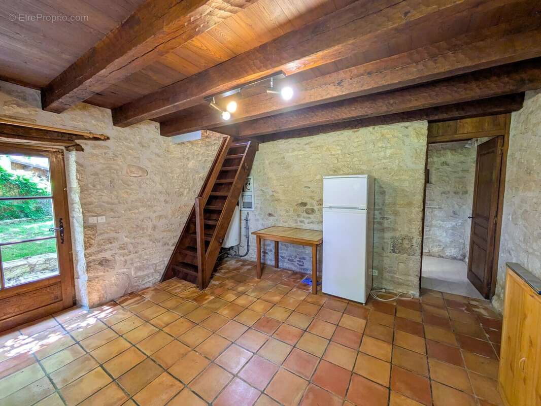 Jolie maison en pierre avec annexe pour les invités. - photo 8
