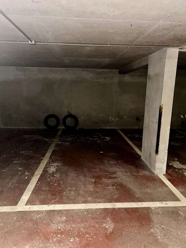 Parking à LE PERREUX-SUR-MARNE