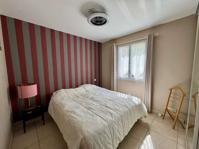 A vendre : Villa contemporaine de plain-pied avec piscine chauffée et vue montagne (Corse) - photo 13