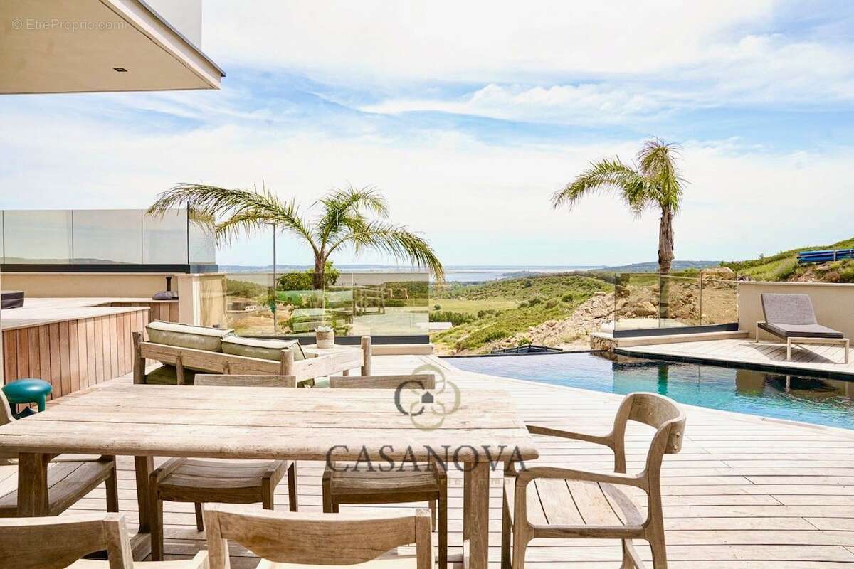 Villa contemporaine surplombant les étangs - photo 3