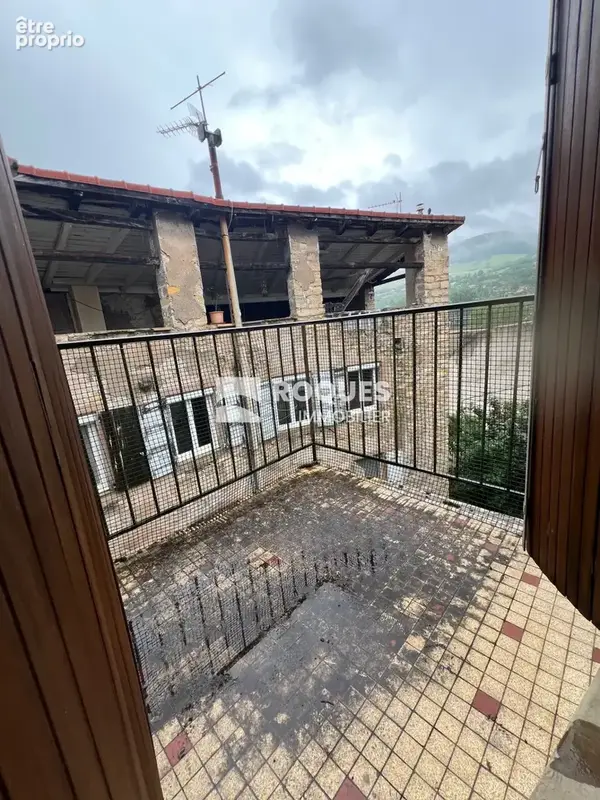 A vendre appartement T2 à rénover avec terrasse et cave à Millau - photo 4