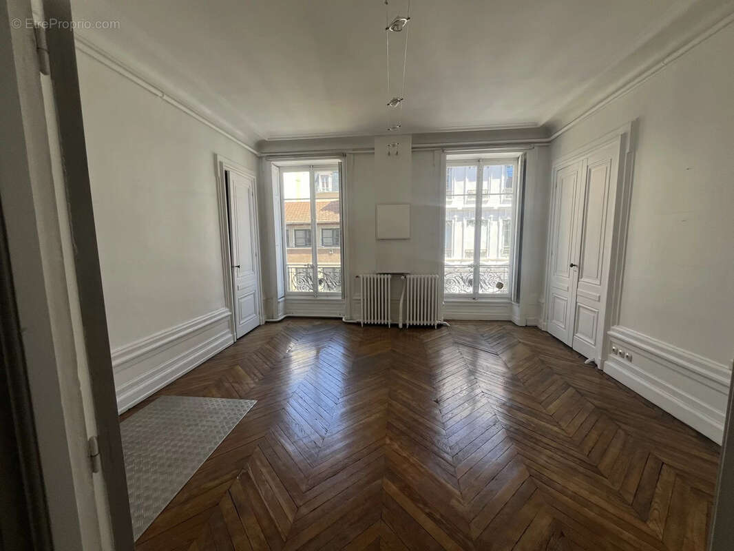 A Vendre Lyon 1 Proche rue de la bourse de 180 m2 - photo 10