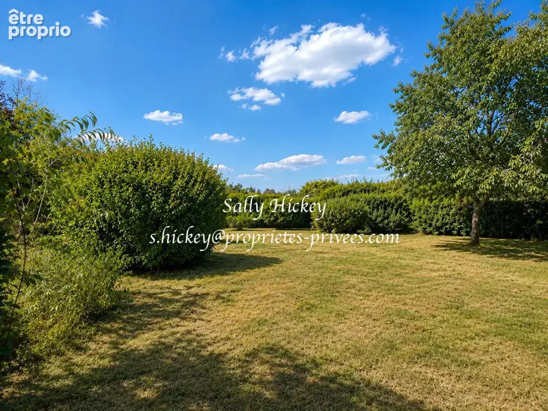 Sally Hickey vous propose ce terrain constructible de 665 m²  dans la commune de NIVILLAC. EN EXCLUSIVITÉ - photo 2