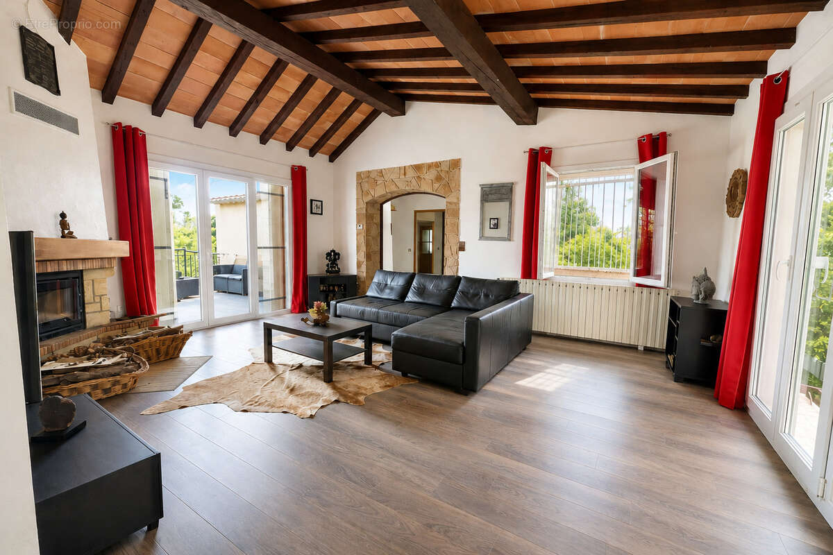 Maison de campagne sur terrain de 43 980 m2 - photo 4