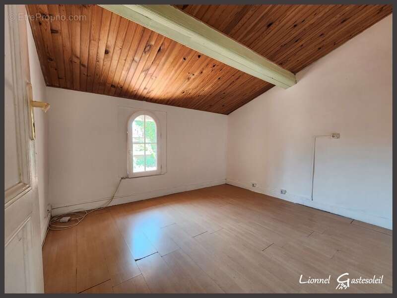 Maison à vendre 4 chambres avec jardin, parking sur la commune de Pineuilh proche de Sainte Foy la Grande (33) - photo 13