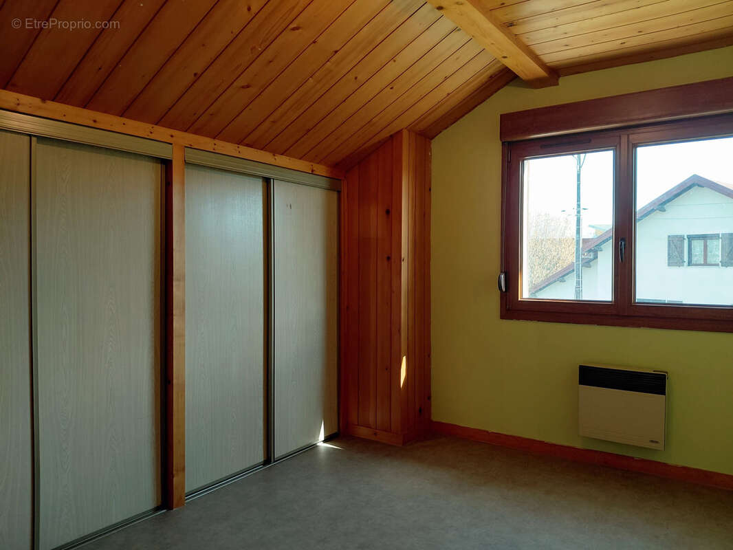 Maison familiale 5 chambres à Pierrefontaine-les-Varans sur une parcelle d'environ 10 ares - photo 9