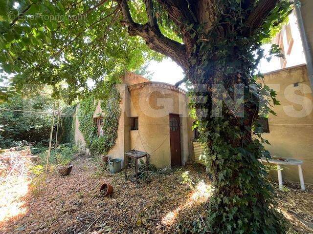 b - Maison à NEUILLY-PLAISANCE