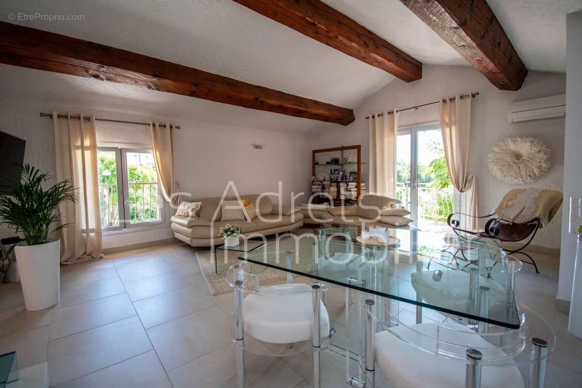 Maison à LES ADRETS-DE-L&#039;ESTEREL