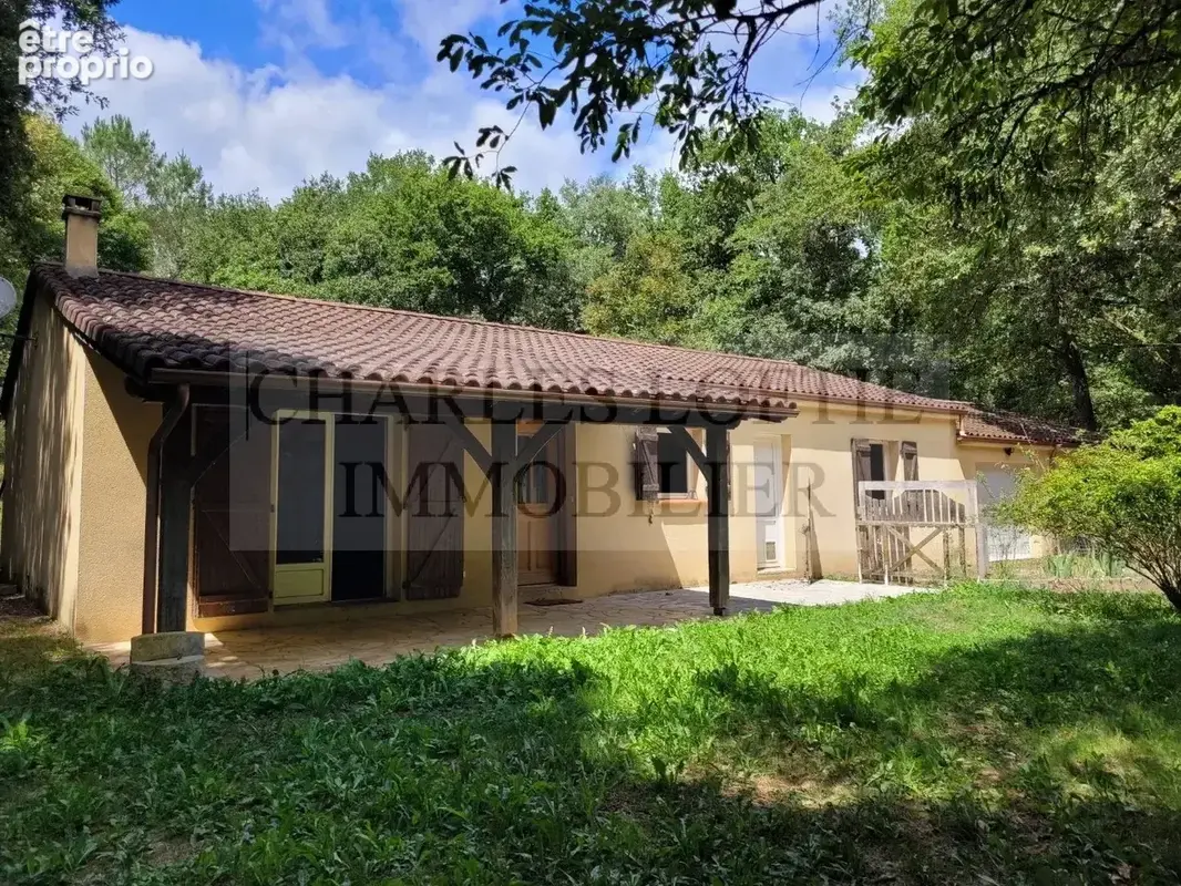 Maison familiale avec garage attenant, sur terrain de plus de 4900 m² - photo 2