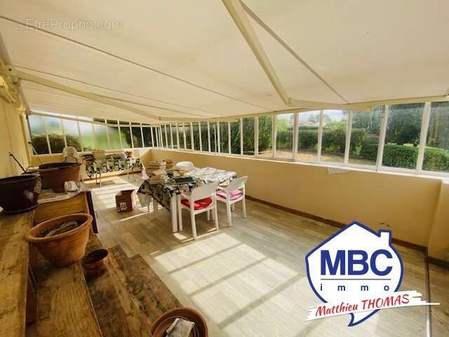 Maison à MONTREVAULT