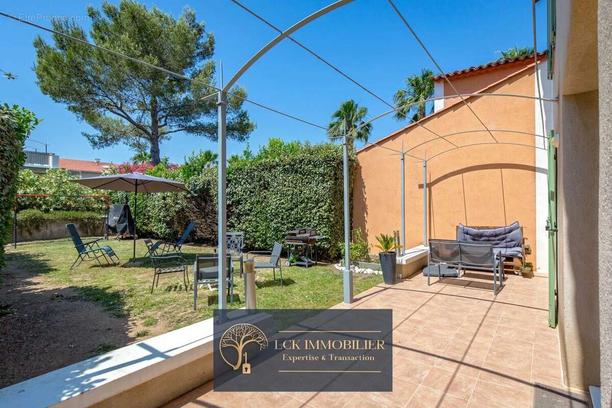 Maison à ROQUEBRUNE-SUR-ARGENS