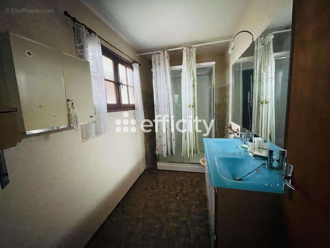 Maison à BEYCHAC-ET-CAILLAU