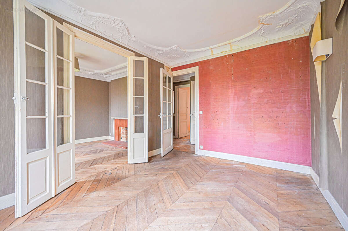 Appartement à PARIS-14E