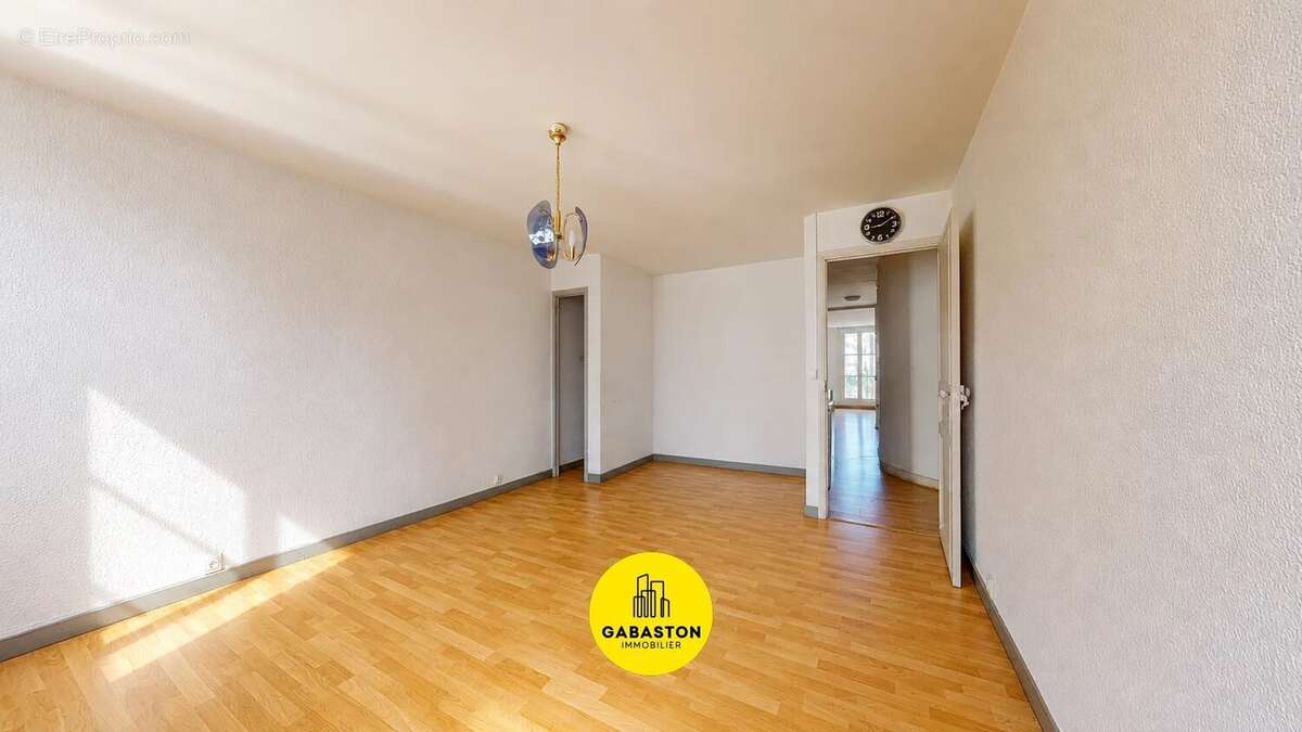 Appartement à MARSEILLE-2E