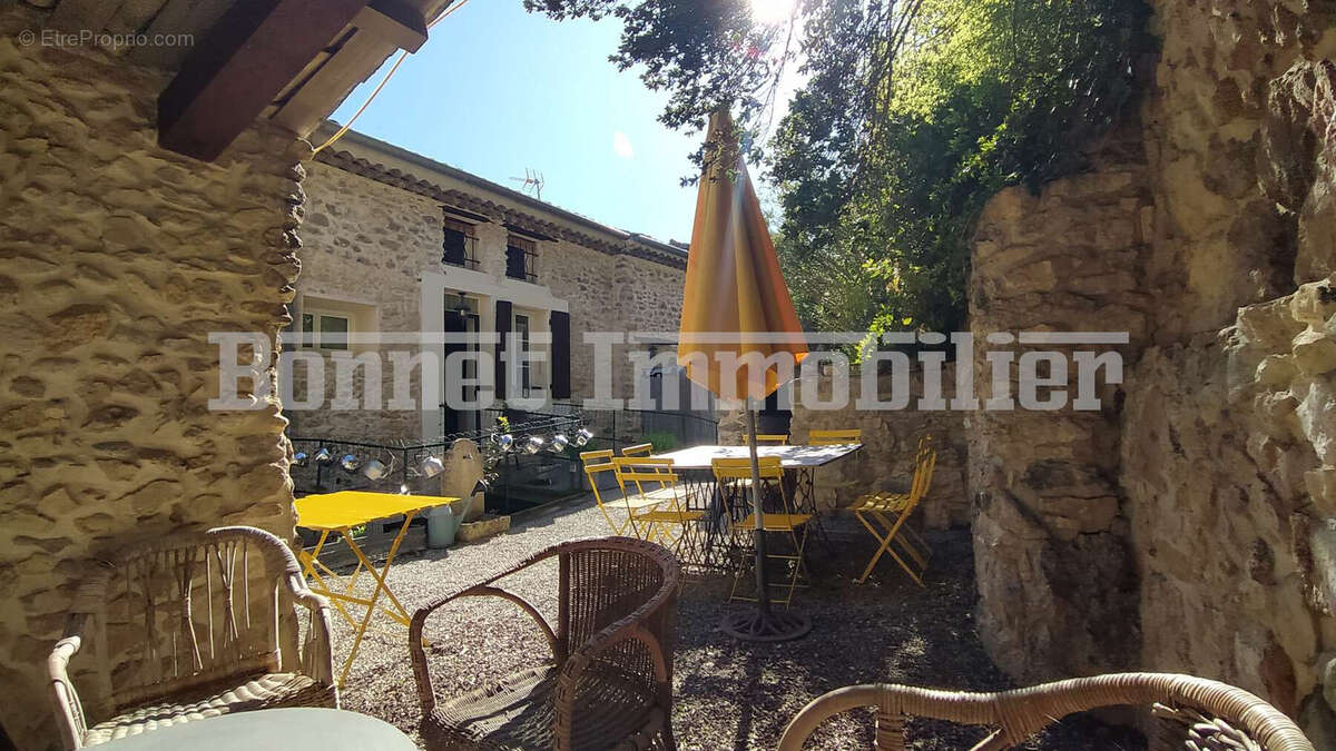 Appartement à NYONS