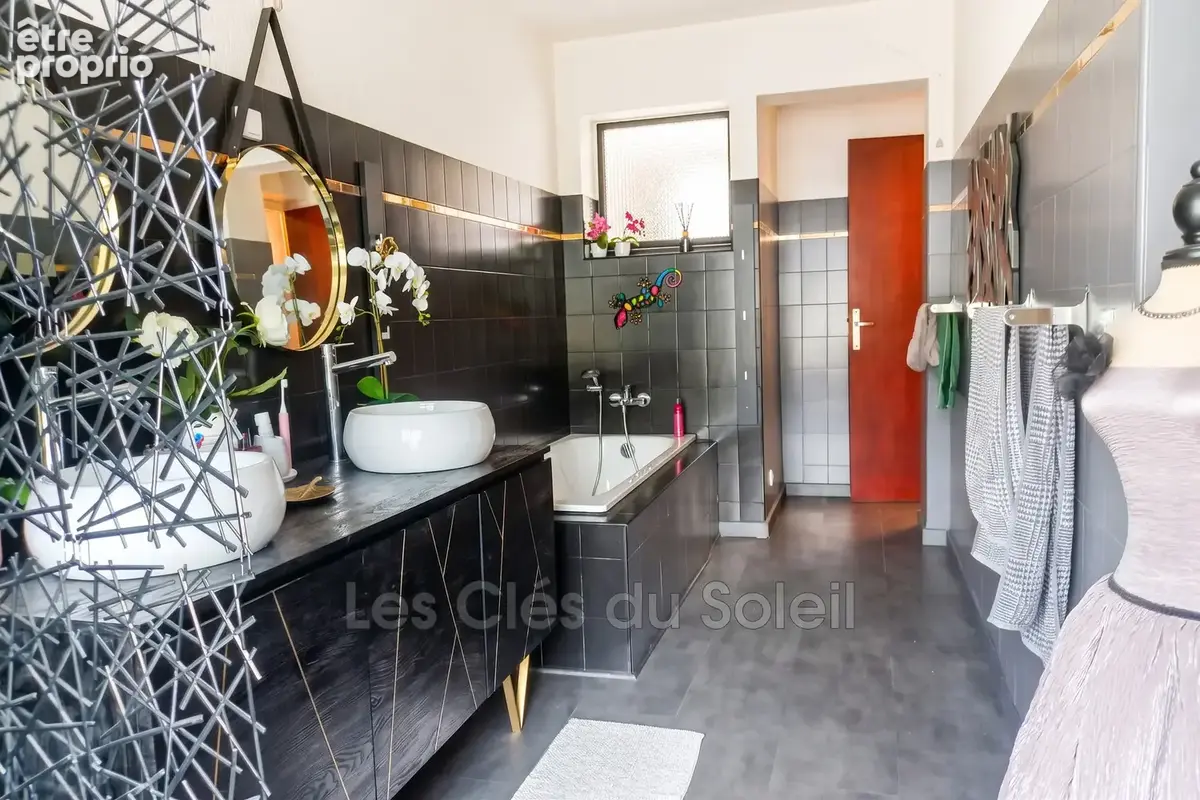 Maison 8 pièces 205 m² à vendre à La Valette-Du-Var (83160) - photo 4