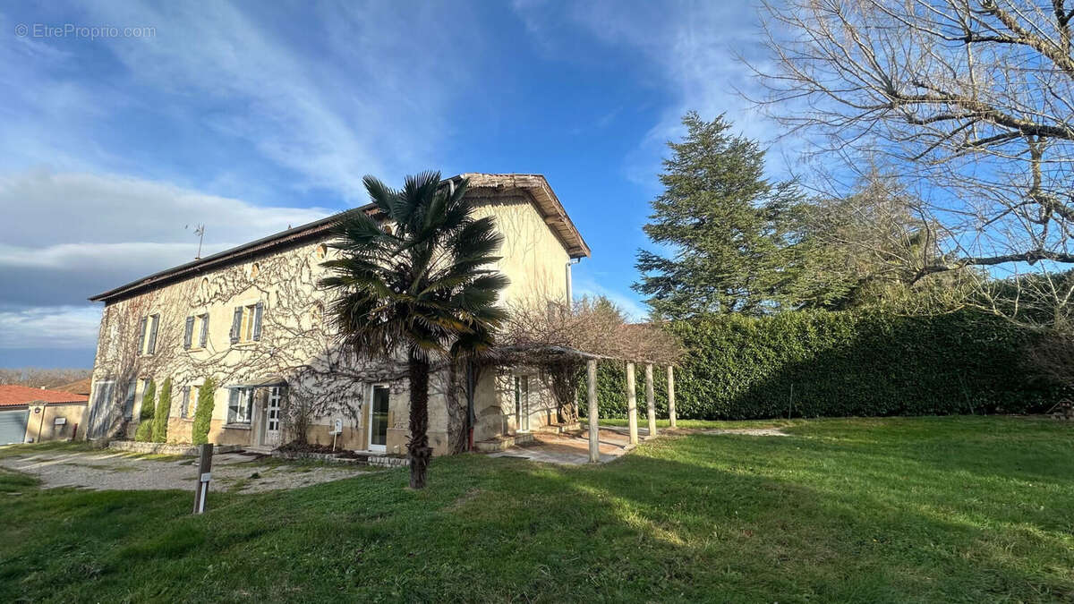 Maison à EYZIN-PINET