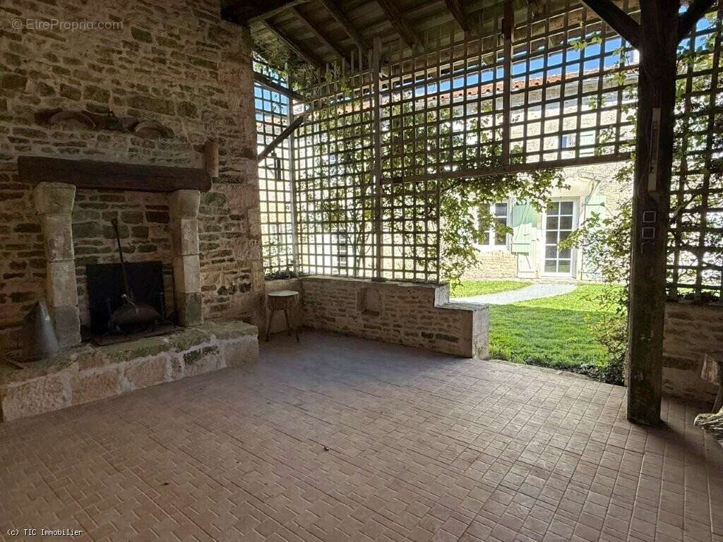Maison à VILLEFAGNAN