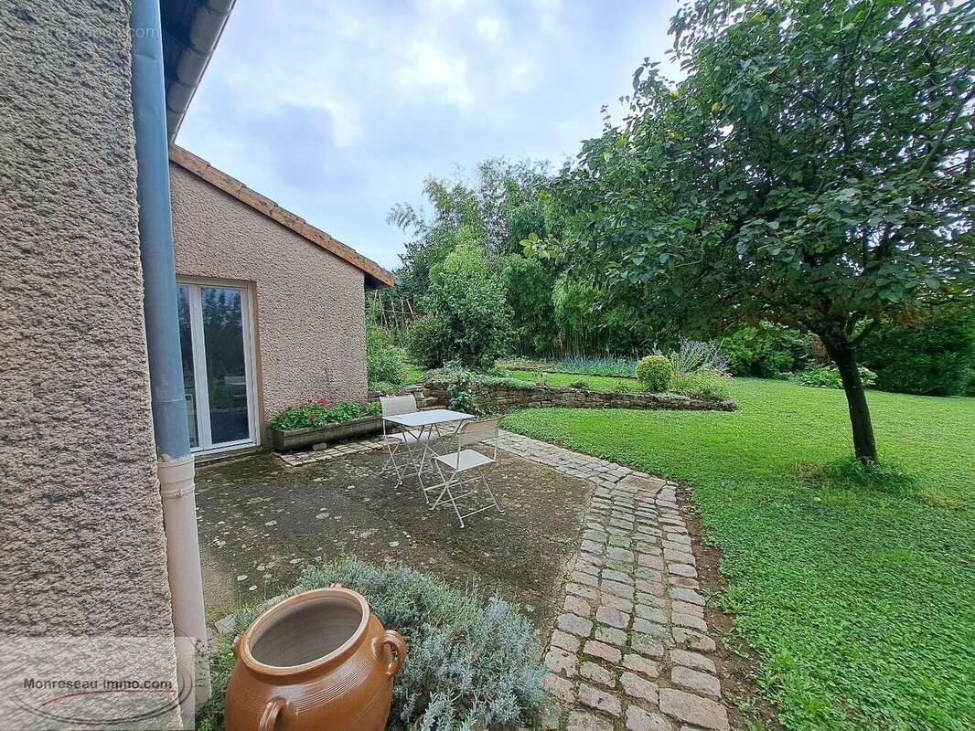 Maison à CHEVAGNY-LES-CHEVRIERES