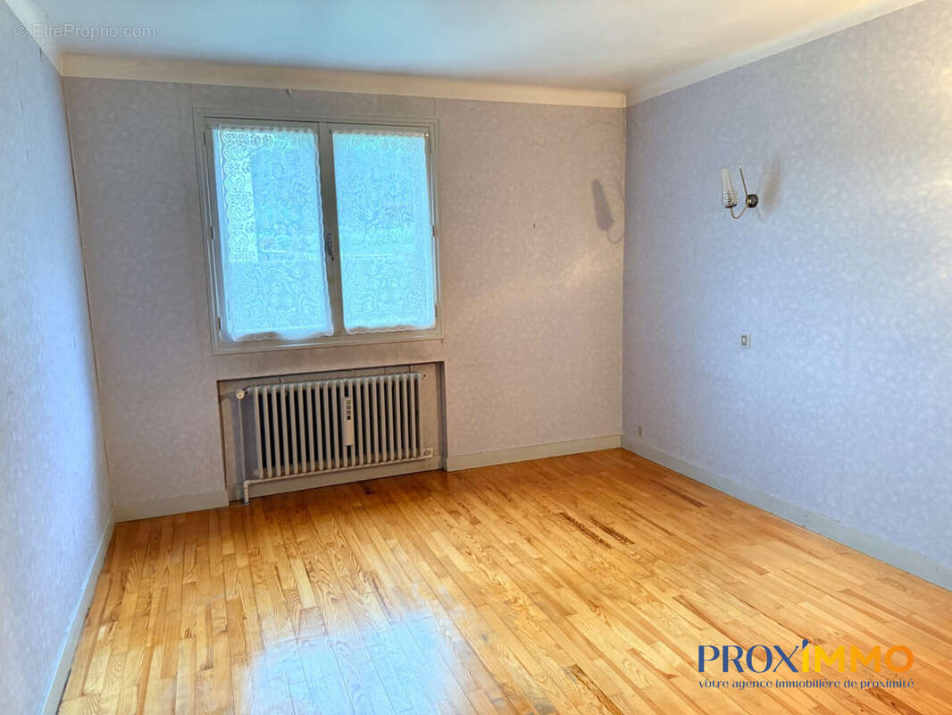 Maison 98 m² à Saint-Geoire-En-Valdaine  - photo 4