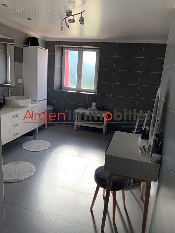 Maison à CORNY-MACHEROMENIL