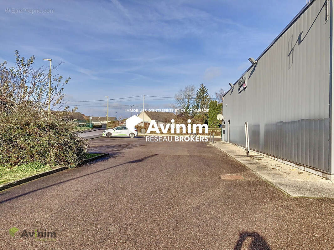 Commerce à FONTAINE-FRANCAISE