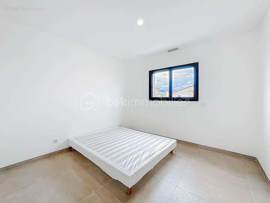 Maison à SAINT-BRES