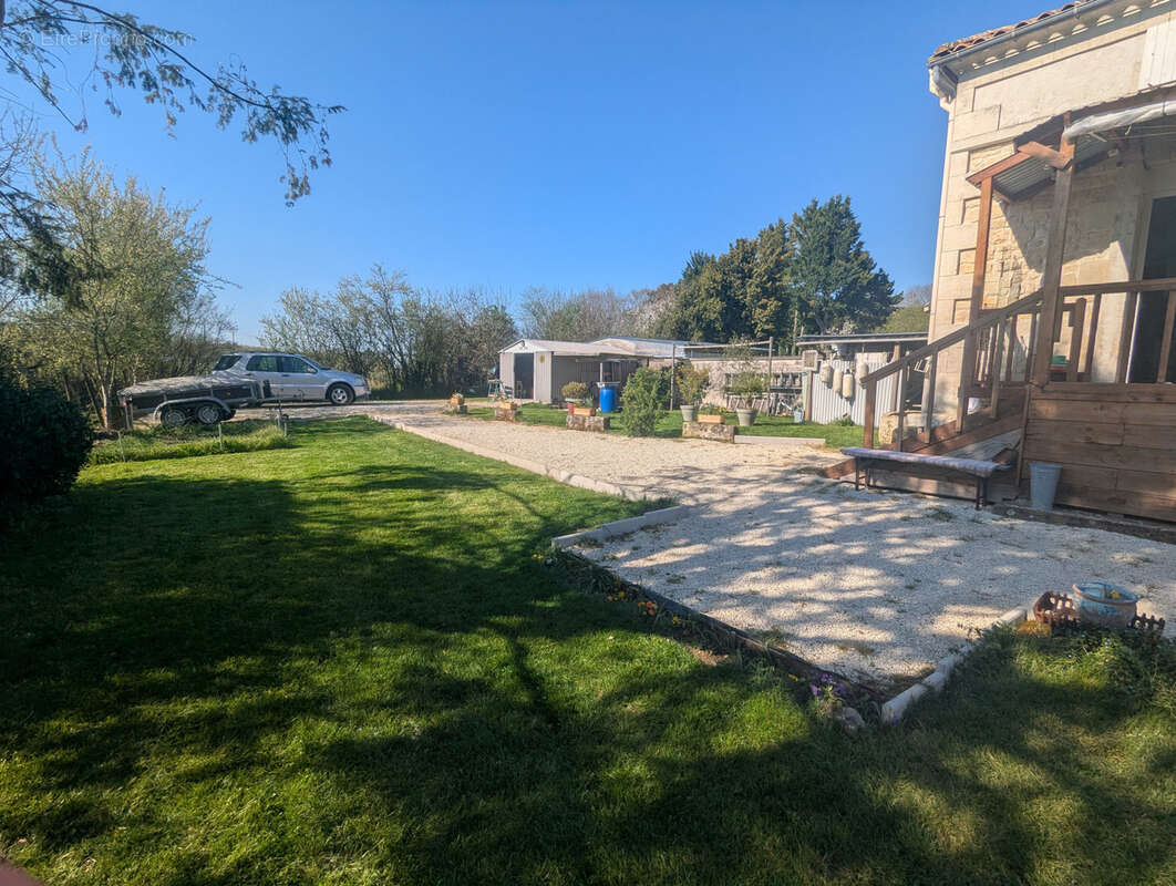 Maison à SAINT-GERMAIN-DE-LUSIGNAN