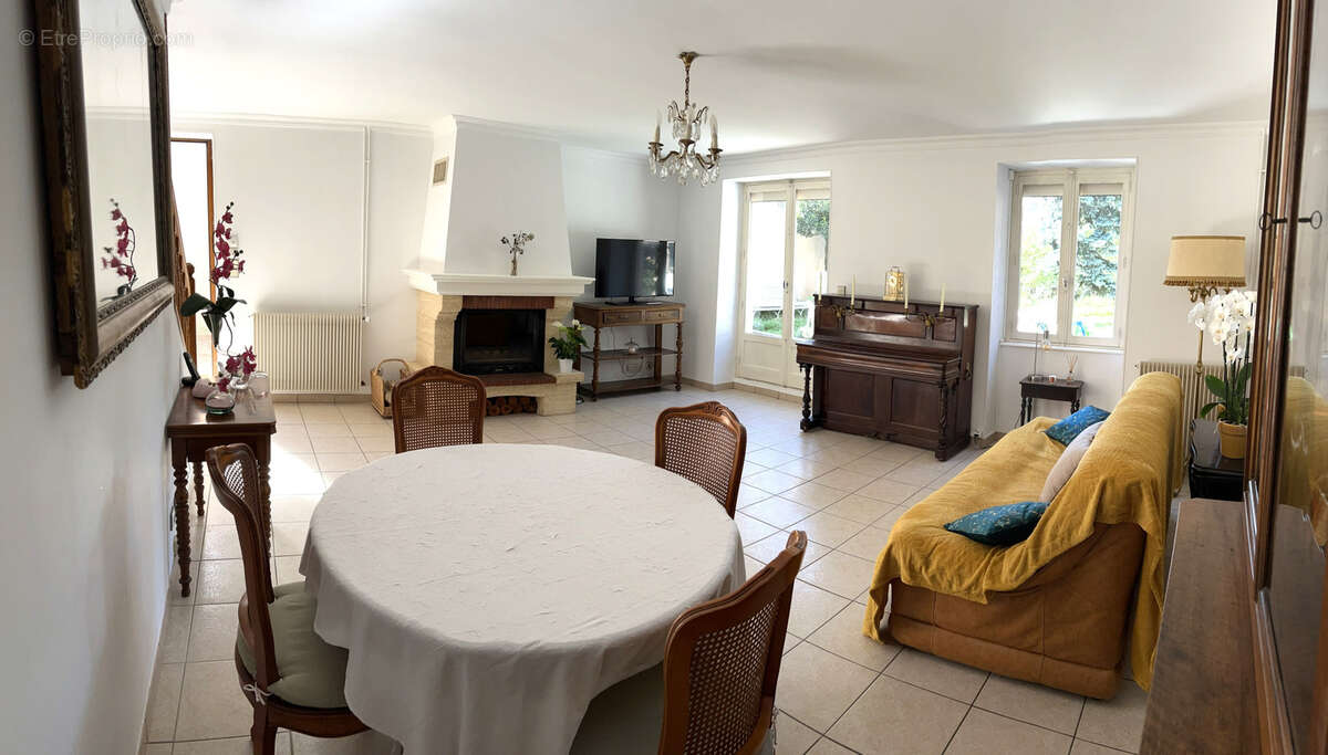 Maison à CHAMPAGNE-AU-MONT-D'OR