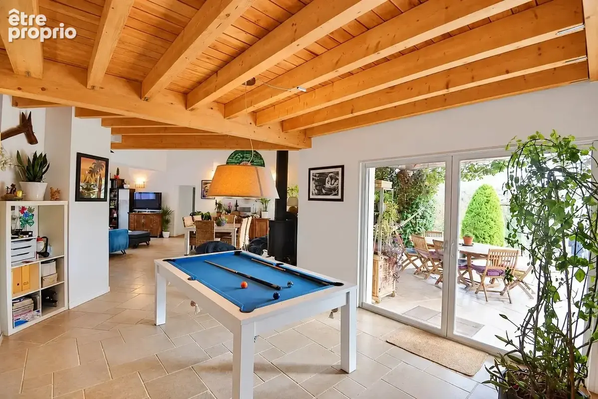 Saint-Paul-en-Forêt – Villa avec piscine, cinq chambres et séjour cathédrale - photo 5