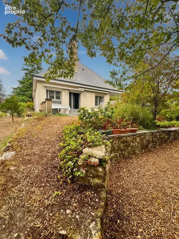 Maison lumineuse avec grand sous-sol, jardin arboré et verger - photo 1