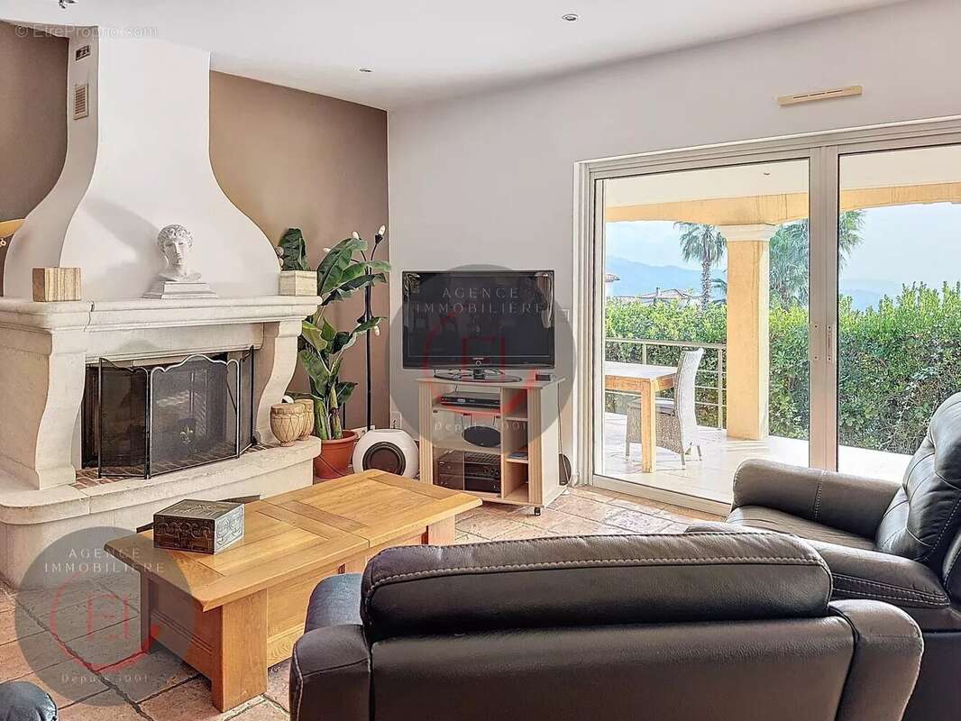 Maison à LES ADRETS-DE-L&#039;ESTEREL