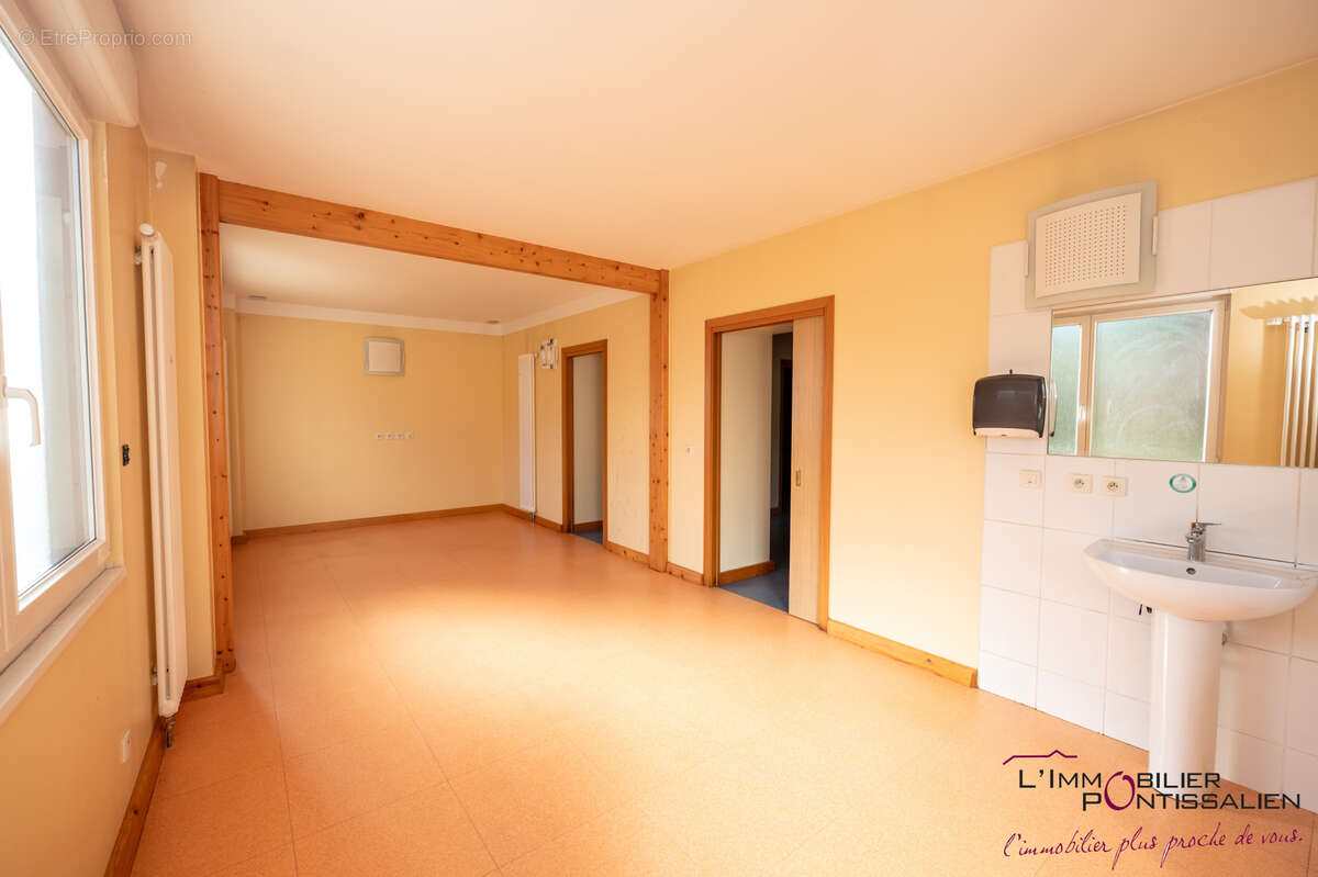 Oye et pallet : local ou appartement en rdc - photo 20