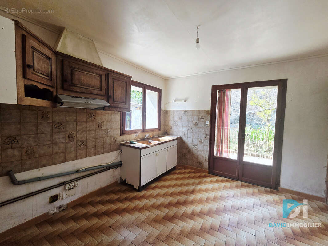 Villa avec garage et remise - photo 7