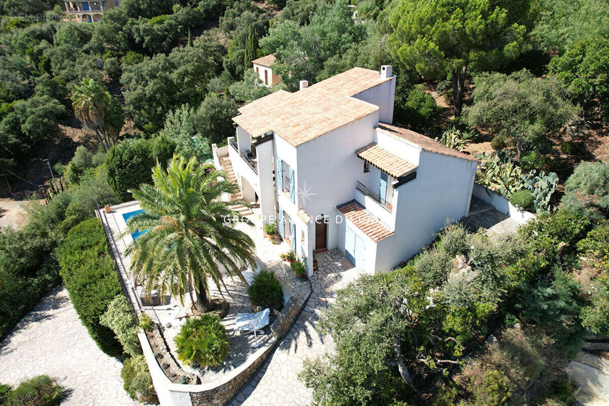 Maison à LES ISSAMBRES