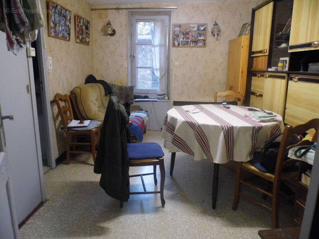 Maison à AZILLE