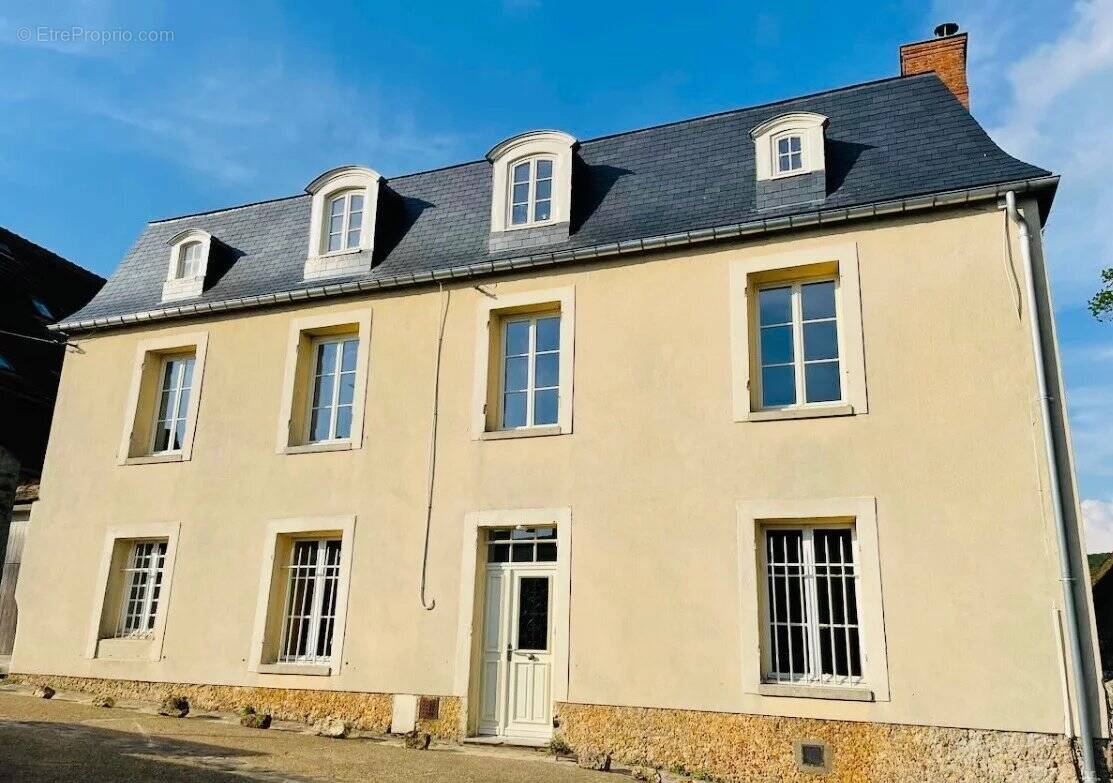 Maison à DAMPIERRE-EN-YVELINES